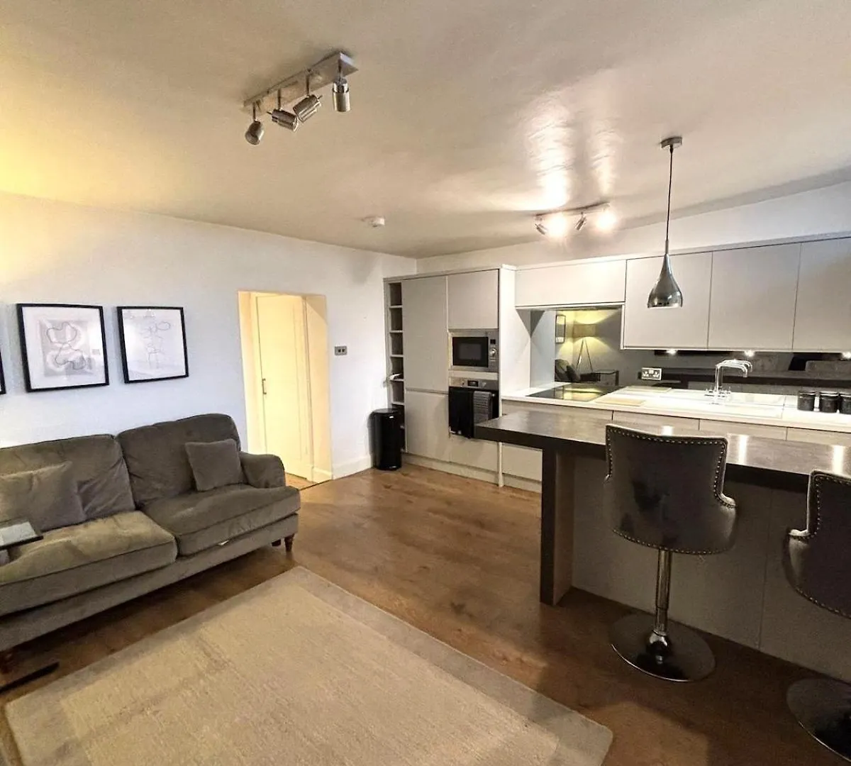 The Gardners Apartment In City Centre Edinburgh 0*,  United Kingdom